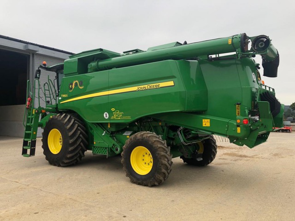 John Deere T560i