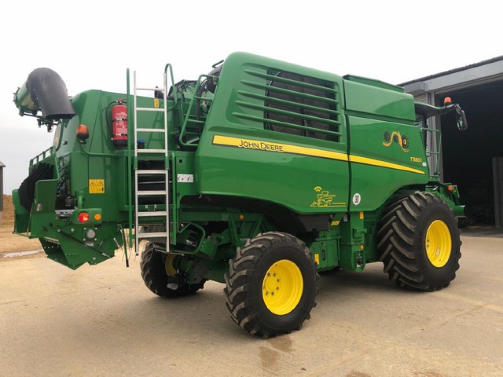 John Deere T560i