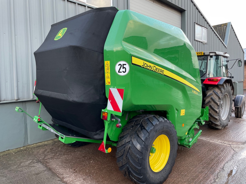 John Deere V451R belt baler