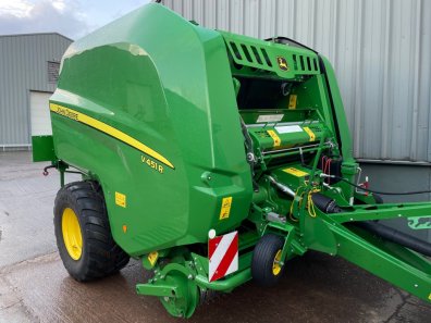 John Deere V451R belt baler