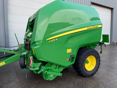 John Deere V451R belt baler