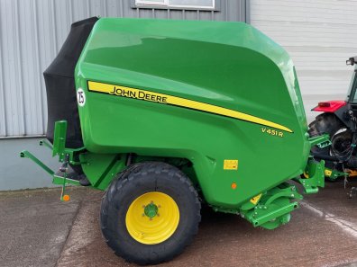 John Deere V451R belt baler