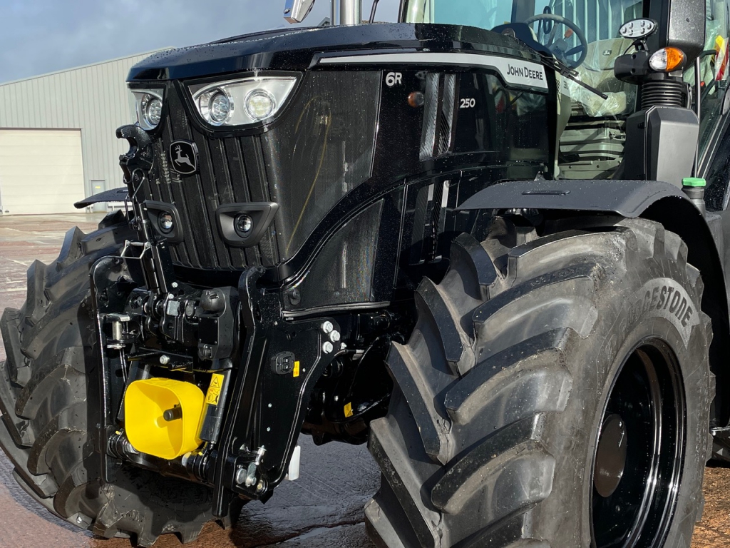 John Deere 6R 250