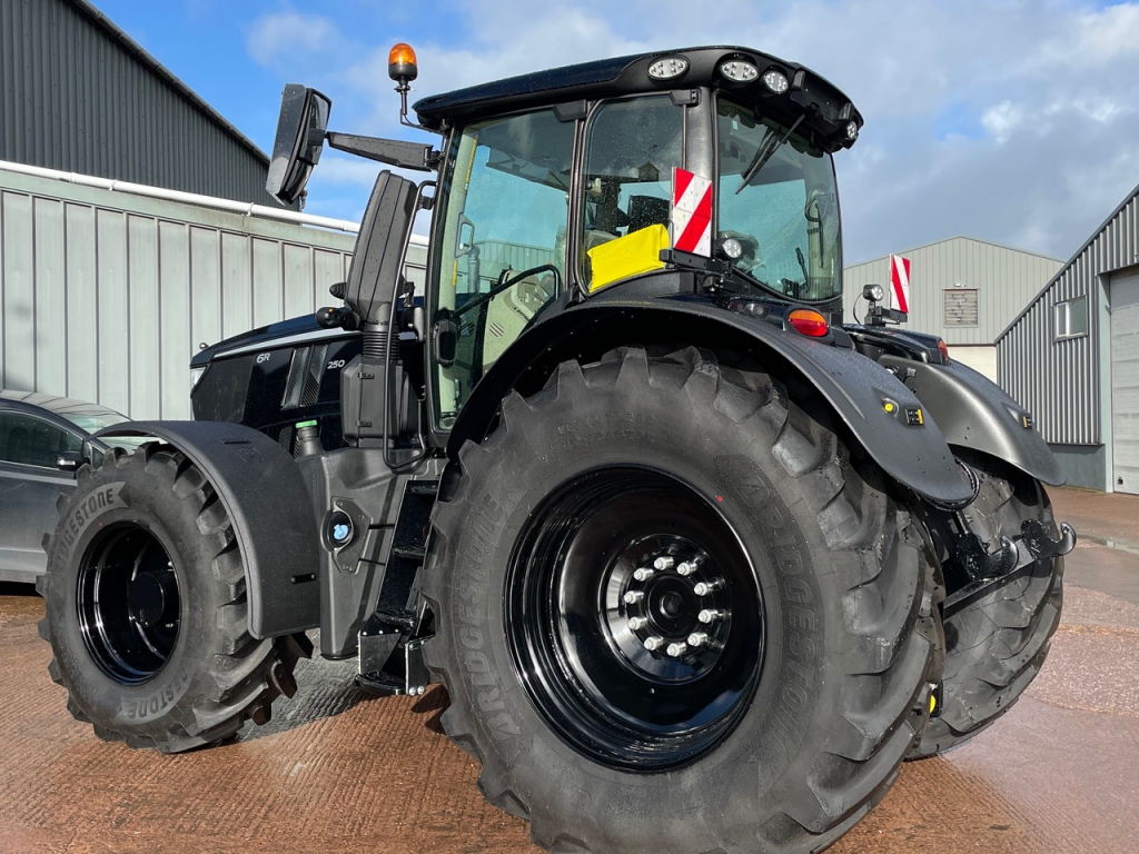John Deere 6R 250