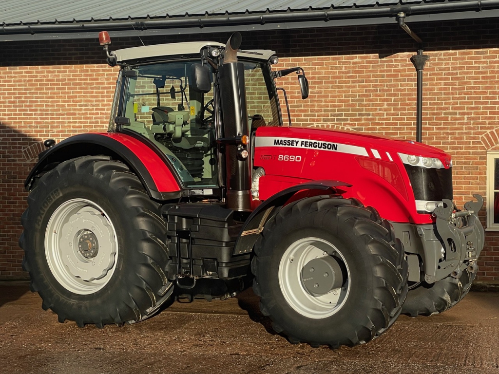 Massey Ferguson 8690