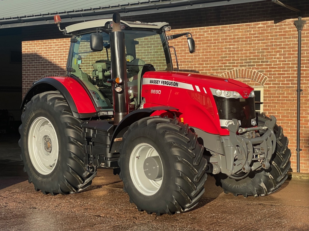 Massey Ferguson 8690