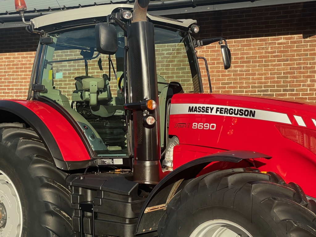 Massey Ferguson 8690