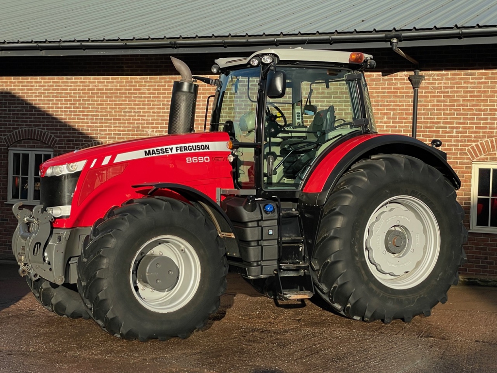 Massey Ferguson 8690