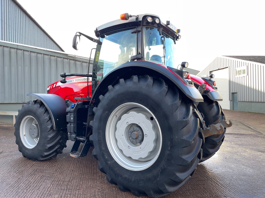 Massey Ferguson 8690
