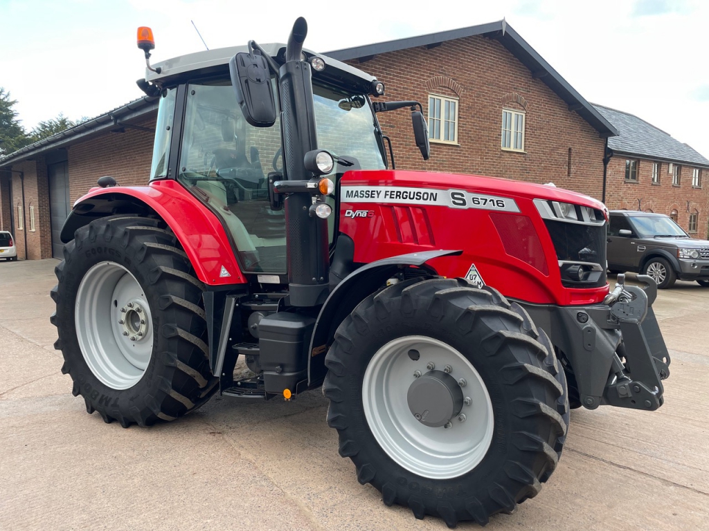 Massey Ferguson 6716S Efficient