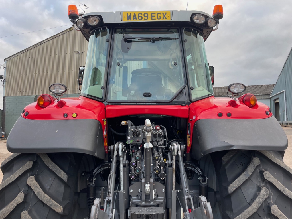 Massey Ferguson 6716S Efficient