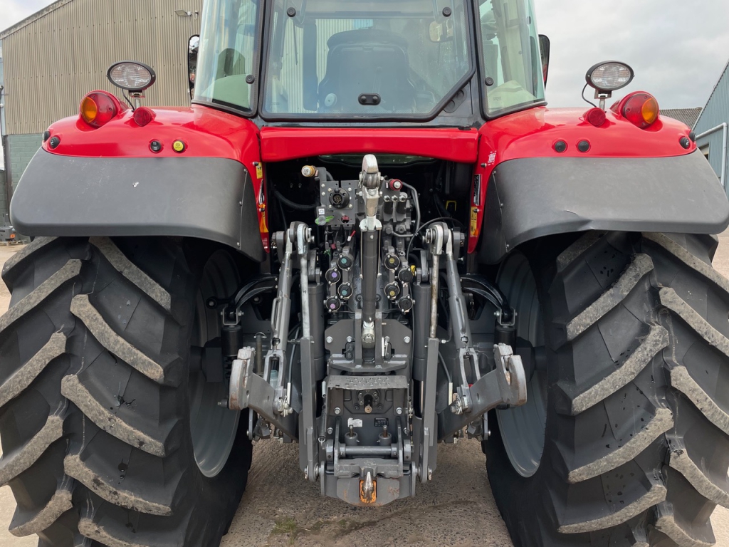 Massey Ferguson 6716S Efficient
