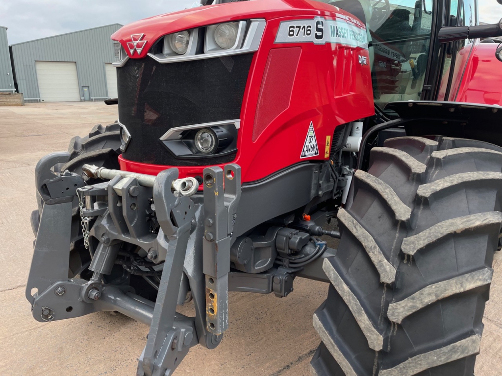 Massey Ferguson 6716S Efficient