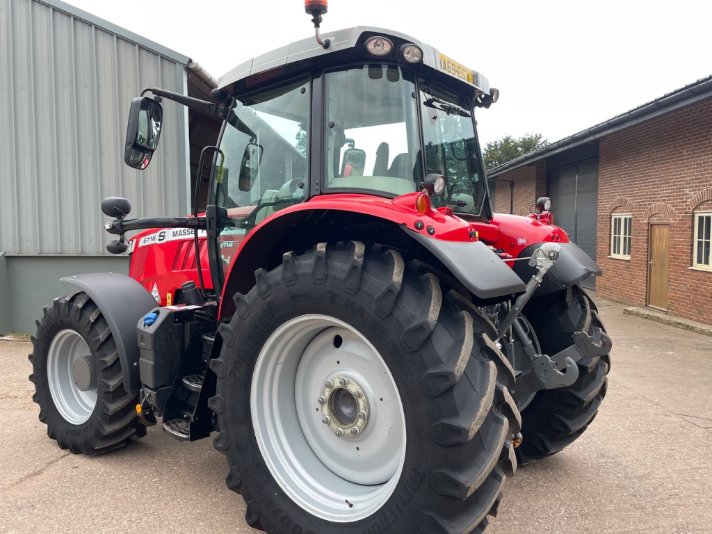Massey Ferguson 6716S Efficient