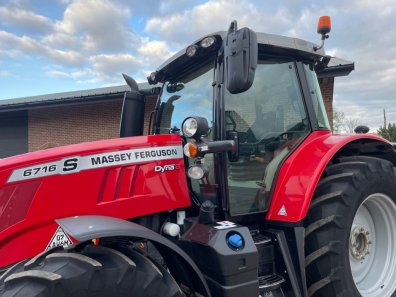 Massey Ferguson 6716S Efficient