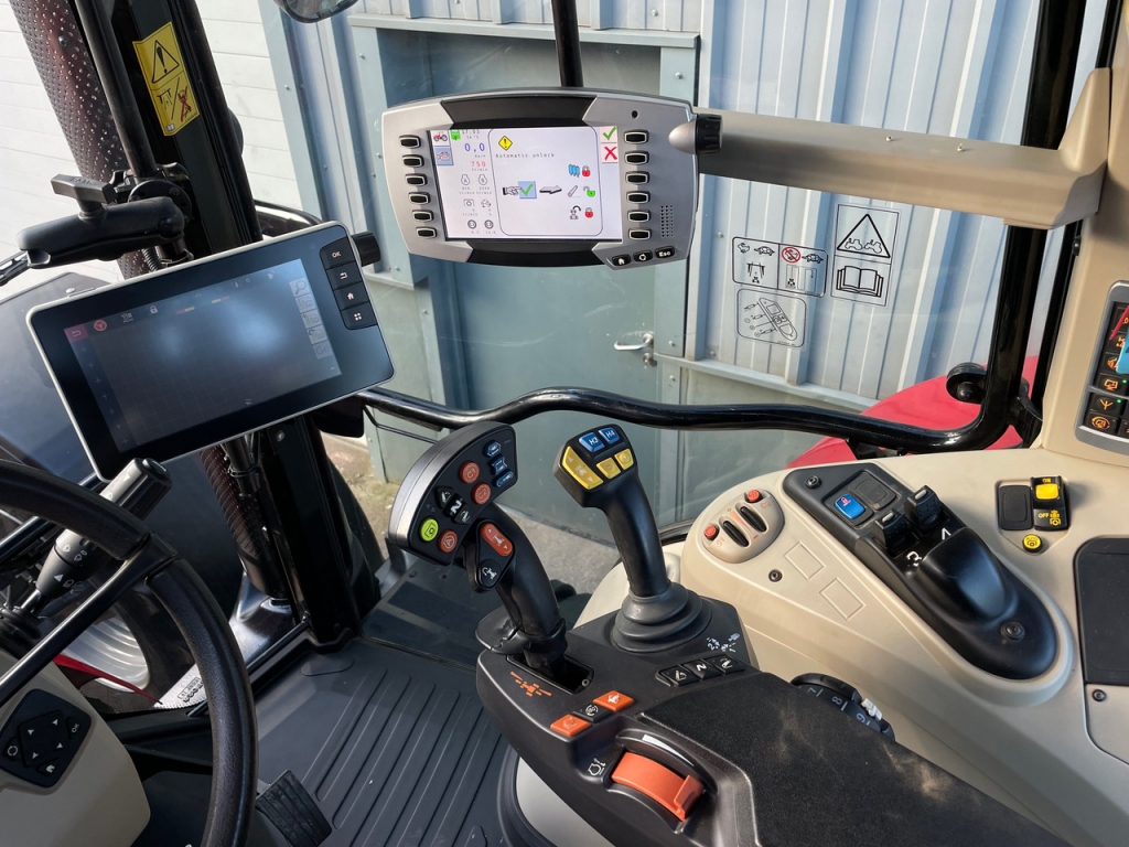 Massey Ferguson 7726S Exclusive