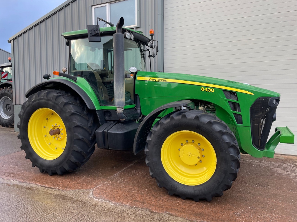 John Deere 8430