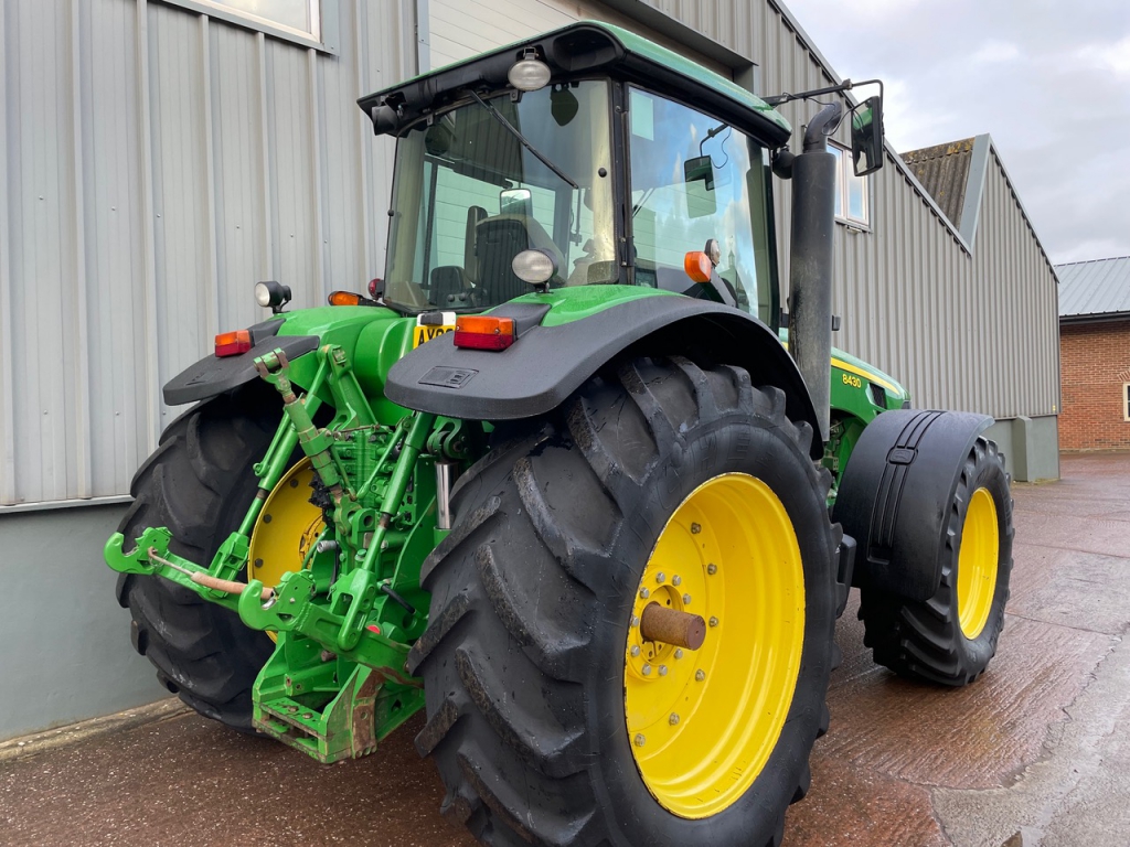 John Deere 8430