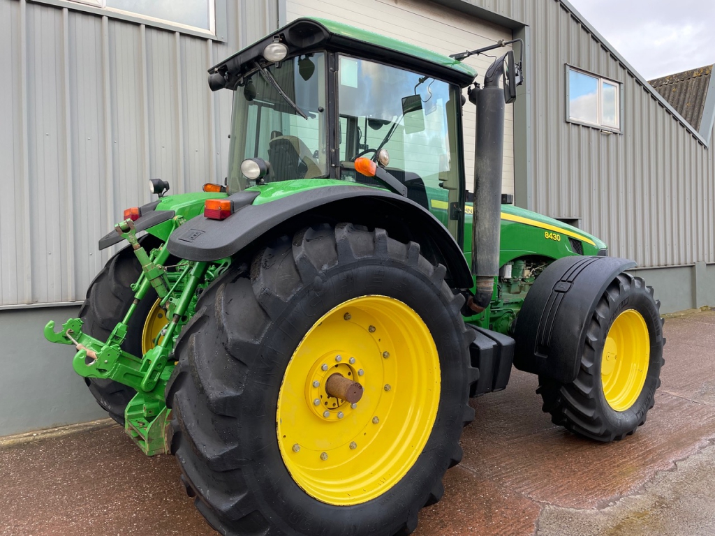 John Deere 8430
