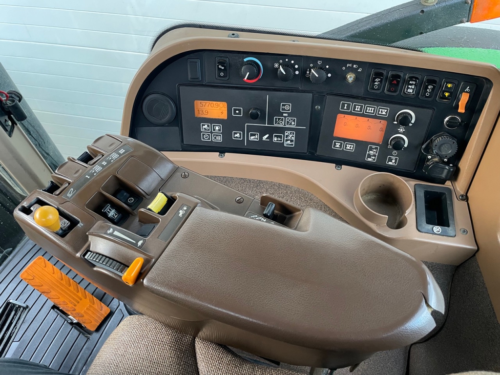 John Deere 8430