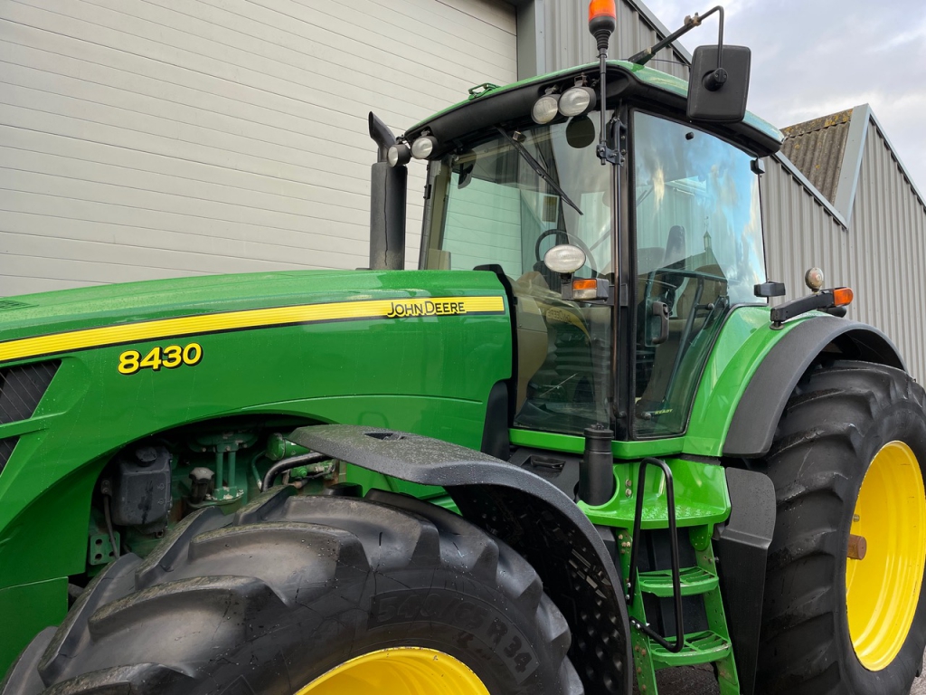 John Deere 8430
