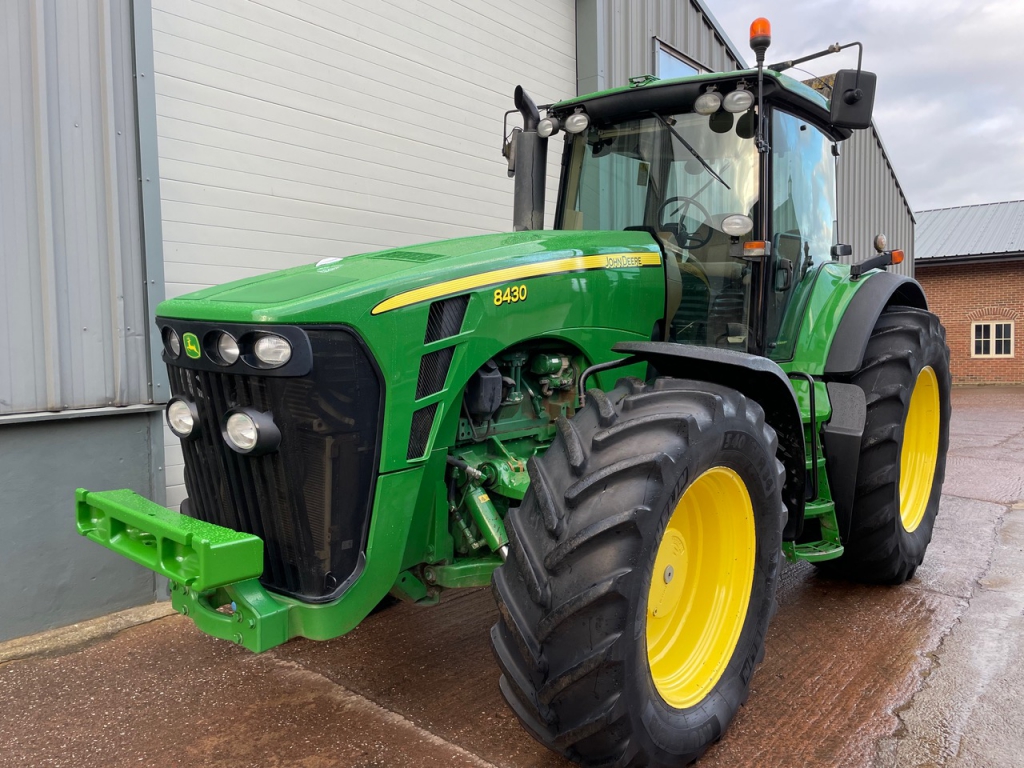 John Deere 8430