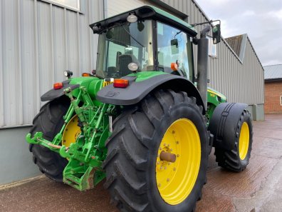 John Deere 8430
