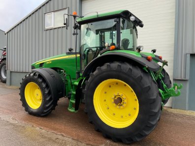 John Deere 8430