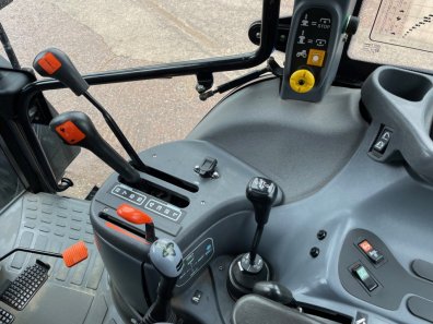 New Holland TS115 SLE