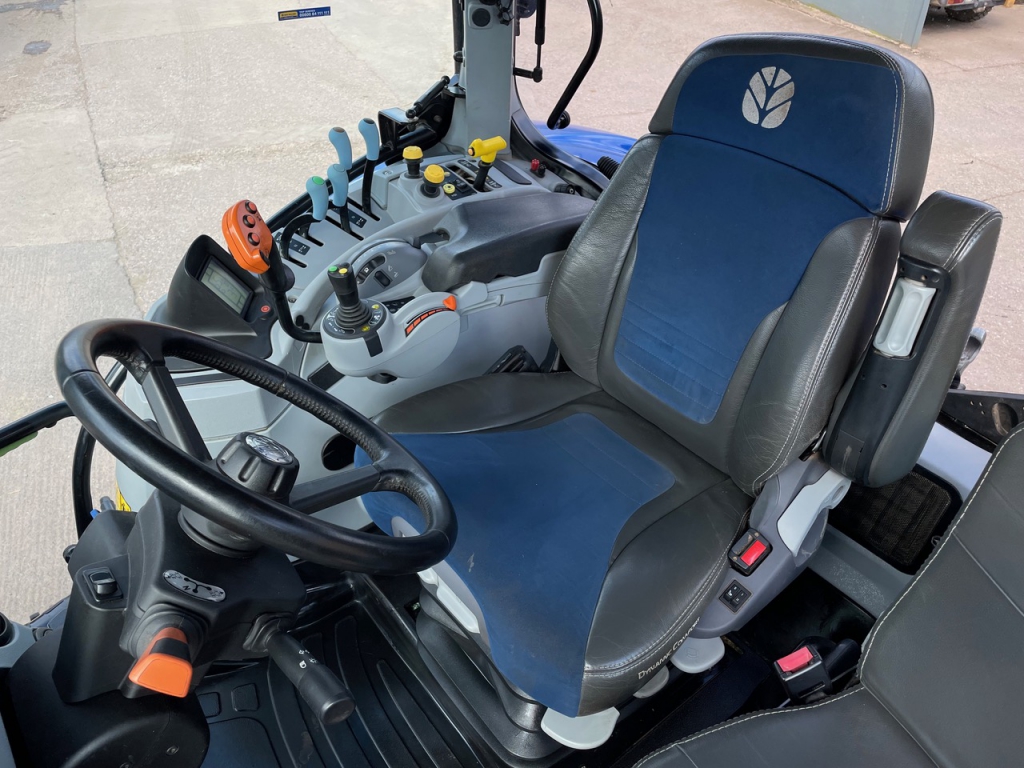 New Holland T7.210