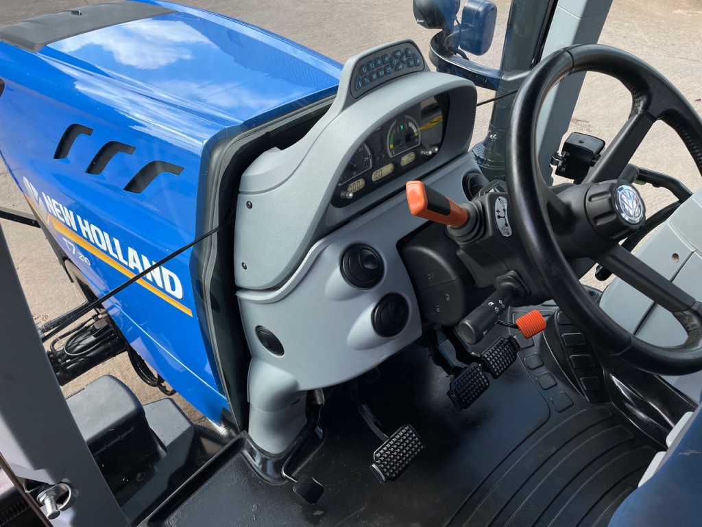 New Holland T7.210