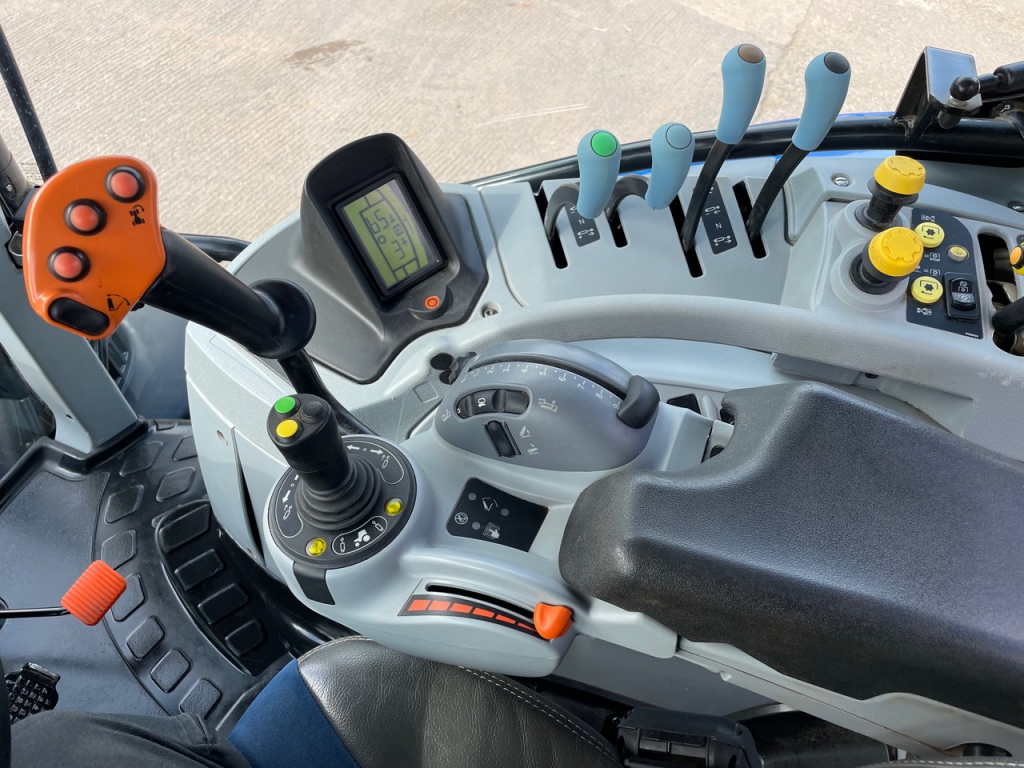 New Holland T7.210