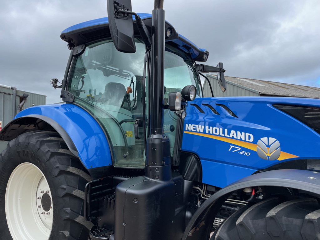 New Holland T7.210