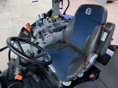 New Holland T7.210