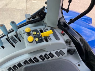 New Holland T7.210