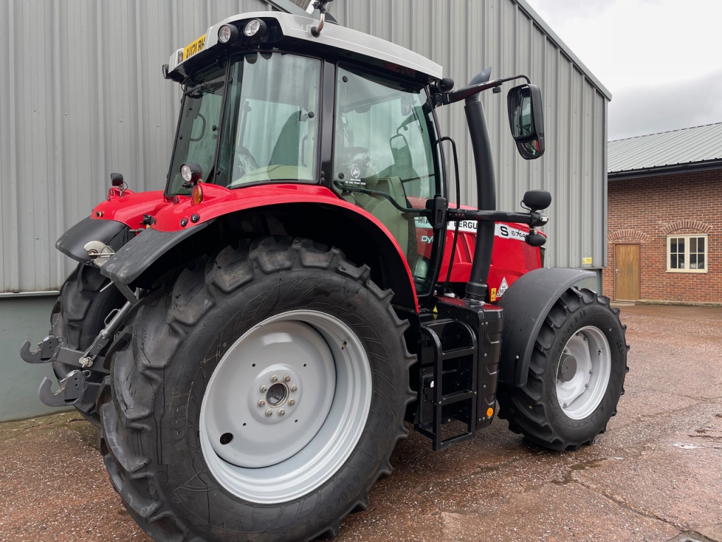 Massey Ferguson 6714S Efficient