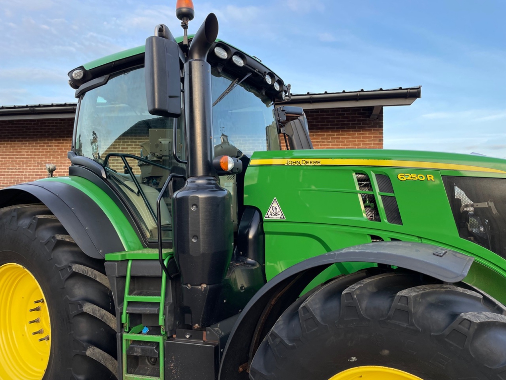 John Deere 6250R
