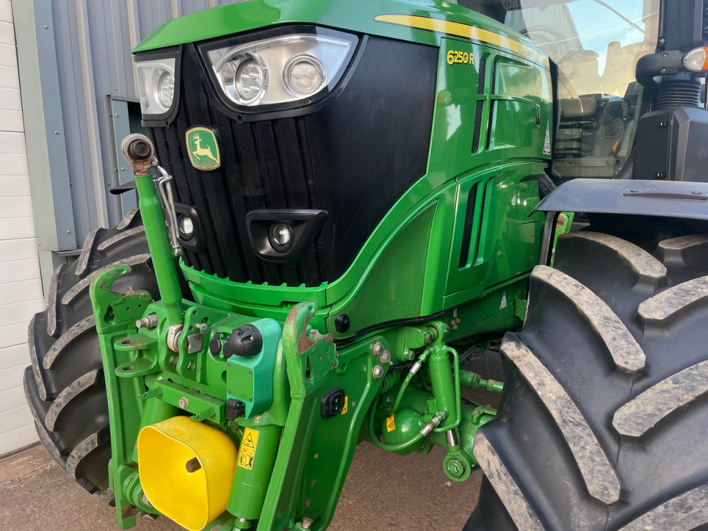 John Deere 6250R