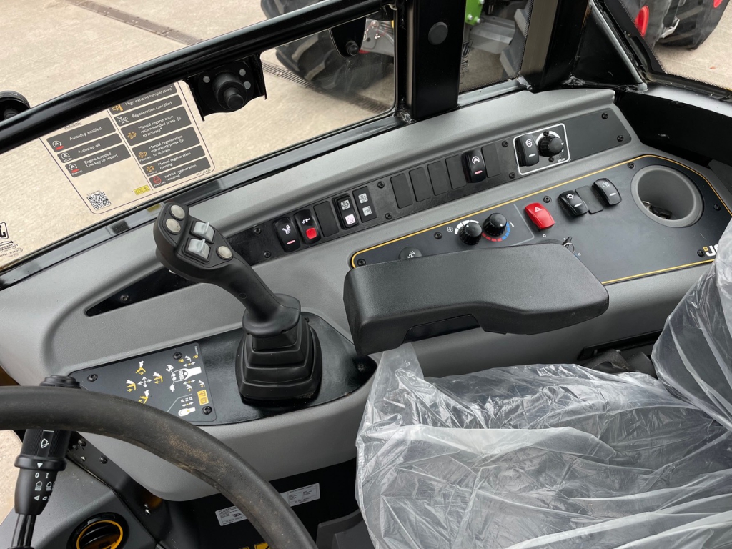 JCB TM220