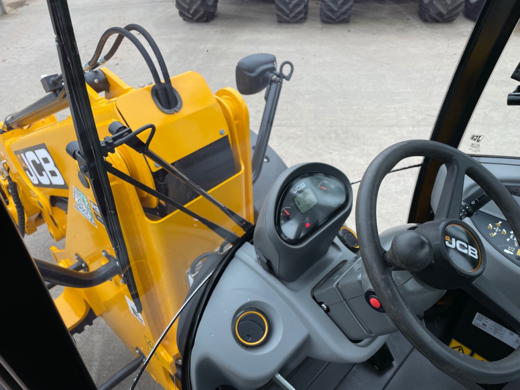 JCB TM220