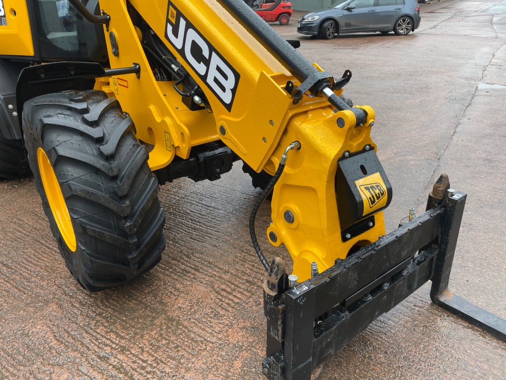 JCB TM220
