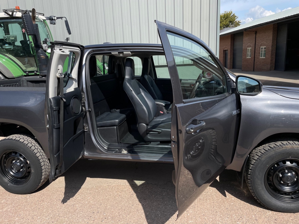 Toyota Hi-Lux Extra-Cab pickup 2.4 Diesel