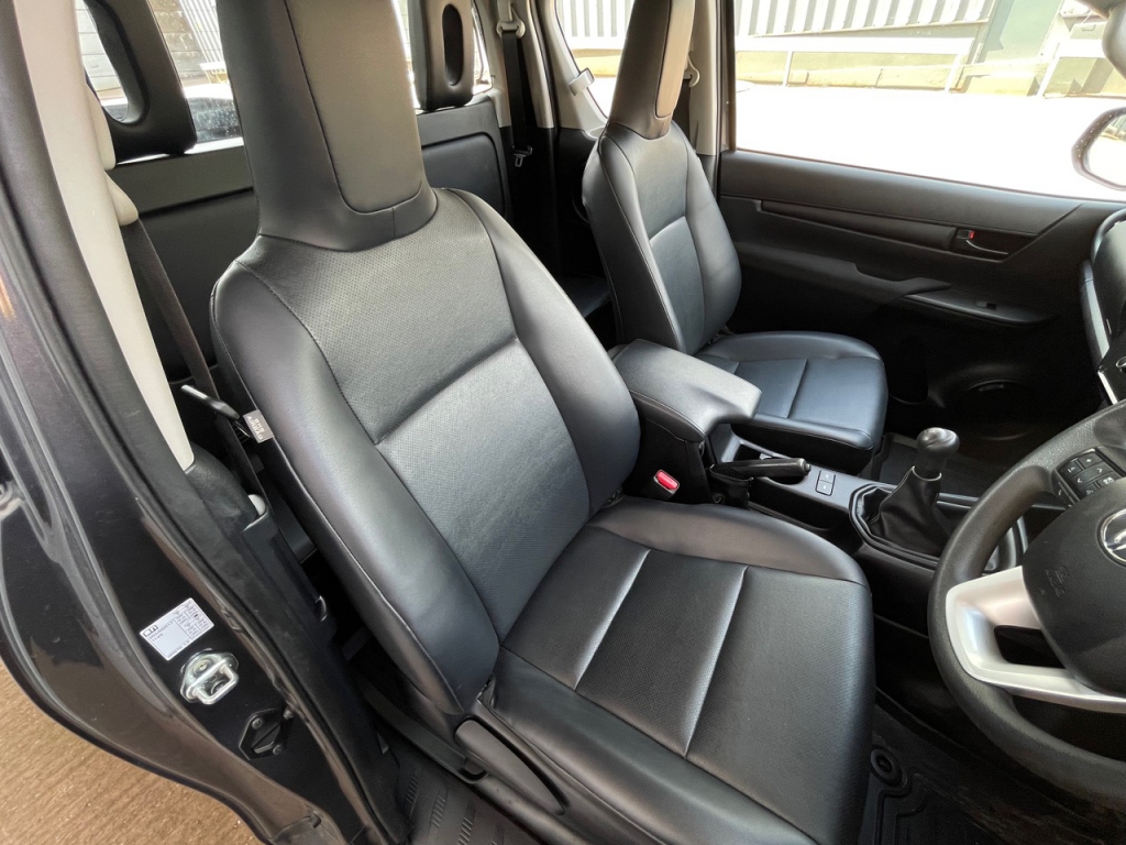 Toyota Hi-Lux Extra-Cab pickup 2.4 Diesel