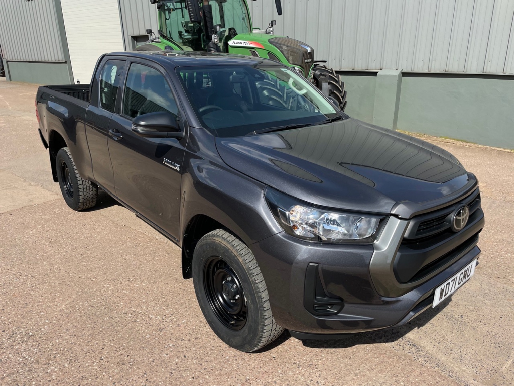 Toyota Hi-Lux Extra-Cab pickup 2.4 Diesel