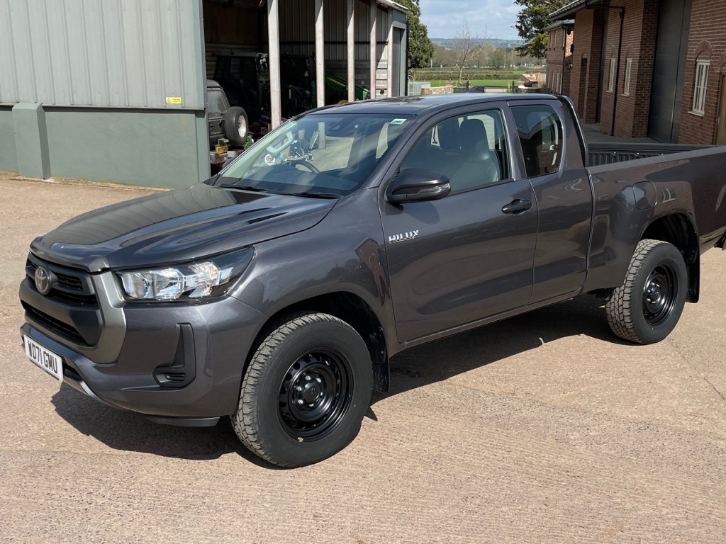 Toyota Hi-Lux Extra-Cab pickup 2.4 Diesel