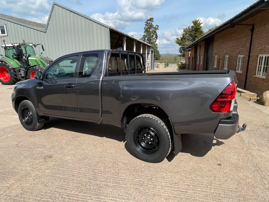 Toyota Hi-Lux Extra-Cab pickup 2.4 Diesel