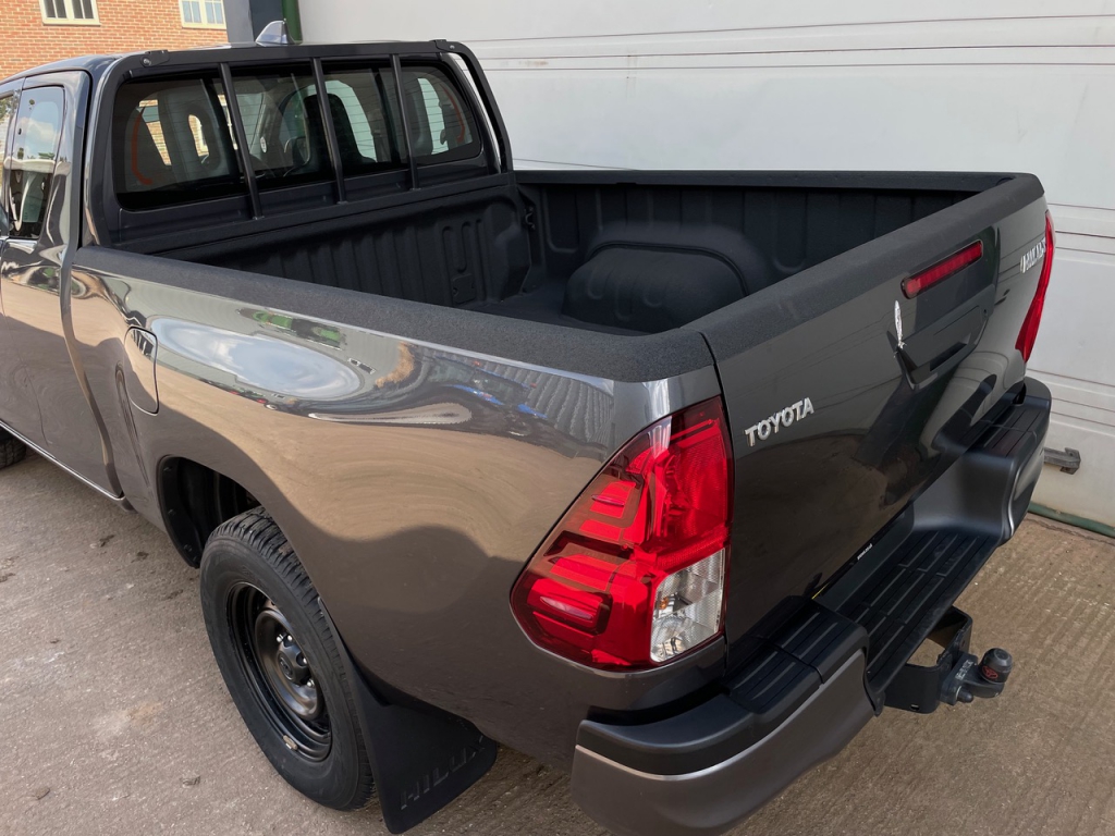 Toyota Hi-Lux Extra-Cab pickup 2.4 Diesel
