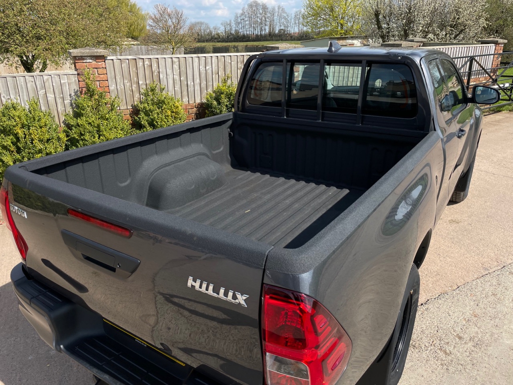Toyota Hi-Lux Extra-Cab pickup 2.4 Diesel