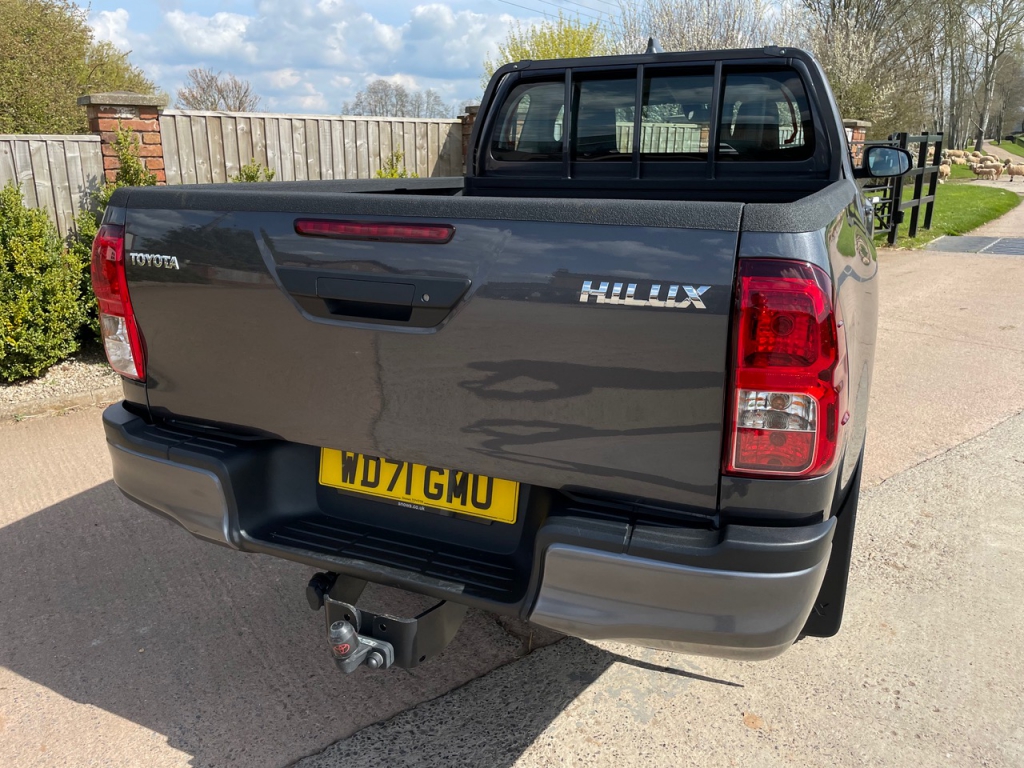 Toyota Hi-Lux Extra-Cab pickup 2.4 Diesel