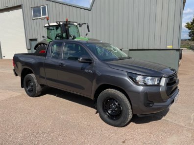 Toyota Hi-Lux Extra-Cab pickup 2.4 Diesel
